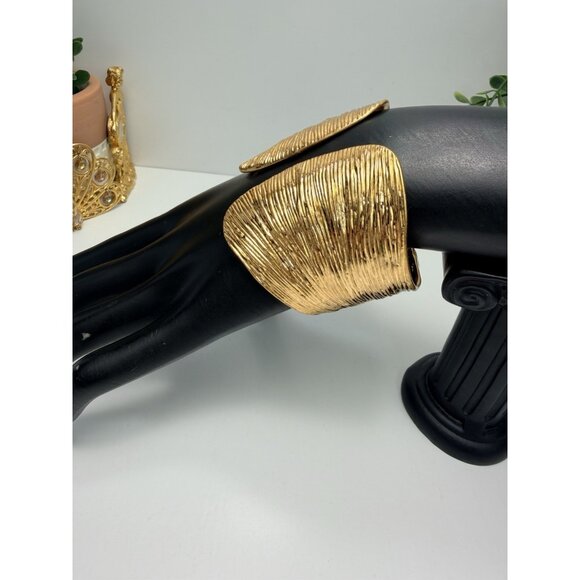 ZARA Gold Tone Textured Wide Cuff Bracelet Hinged NWOT - Picture 3 of 8